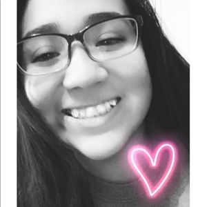 Meet your Posher, Gloria